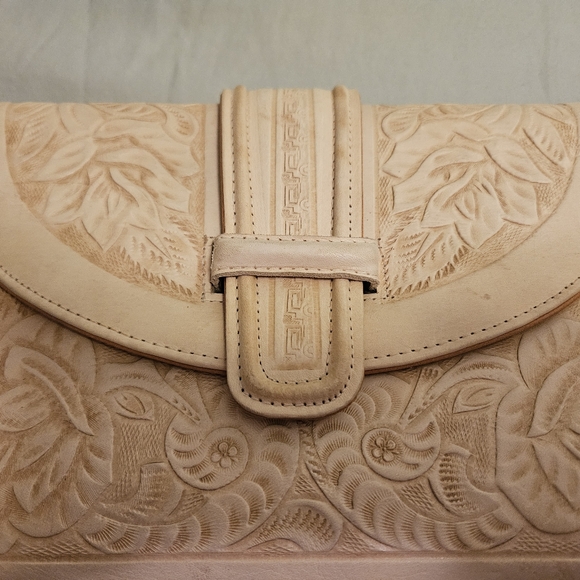 White (bone) Carved Leather purse, Vintage and Never Used! Hand carved in Mexico - Picture 2 of 10